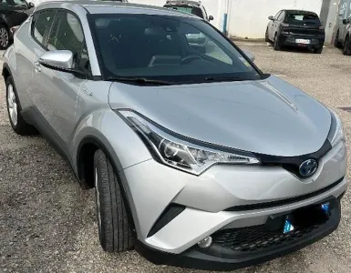 TOYOTA C-HR 1.8 Hybrid E-CVT Business